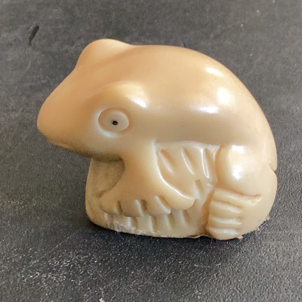 Carved Tagua Nut Bermuda Toad Poison Frog 1990s